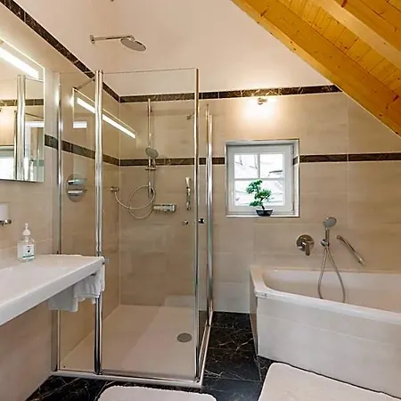 Lahntalhotel Feudingen باد لاسفه